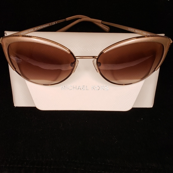 MICHAEL KORS Key Biscayne Cat Eye Sunglasses with Hard Case - Picture 3 of 10